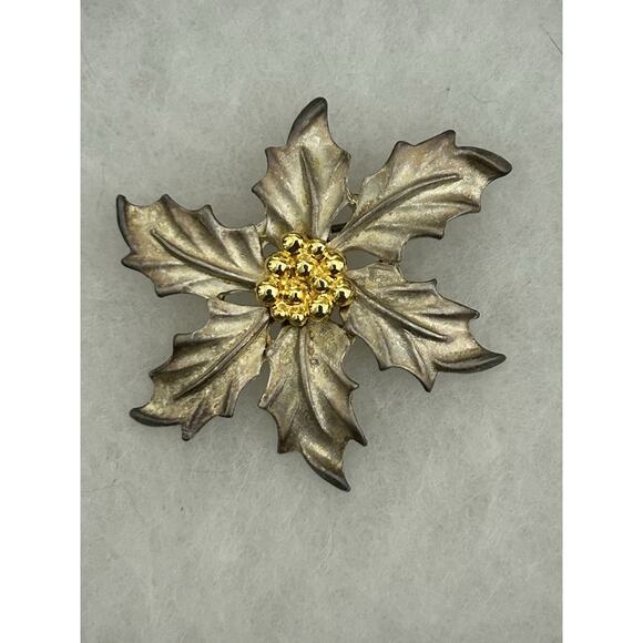 Vtg Silver/Gold Tone Holly Leaf Pin - Picture 1 of 2